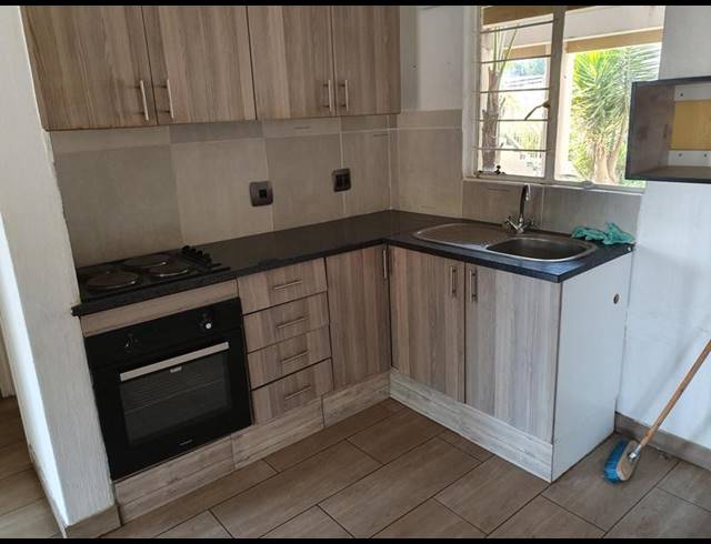 2 BEDROOM PROPERTY TO RENT IN RADIOKOP